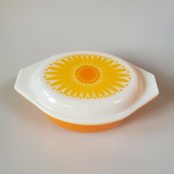 Vintage Pyrex Daisy Sunflower Orange Oval Casserole Dish #043 1.5qt - Picture 2 of 7